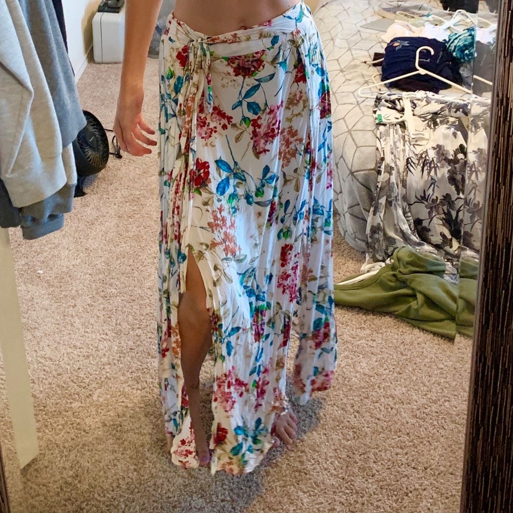 Cute skirt with slits and ties to fit more sizes!!